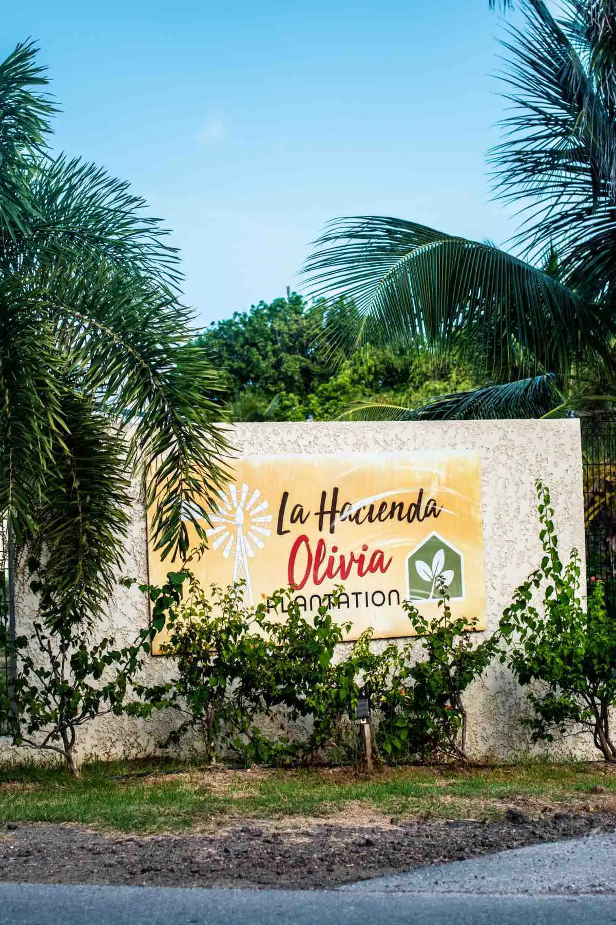 La Hacienda Signage